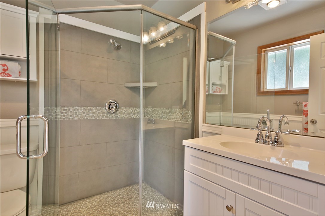 4398 Rollinghill Road Clinton, WA 98236 - Photo 14 of 25 Gallery Image 14