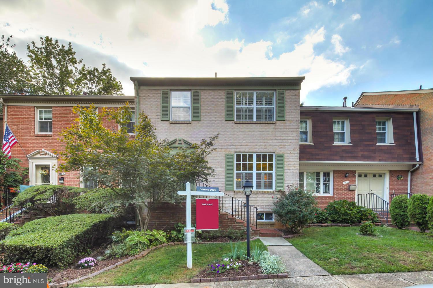 1828 Golf View Court Reston, VA 20190 - Photo 1 of 26 Exterior (Front)