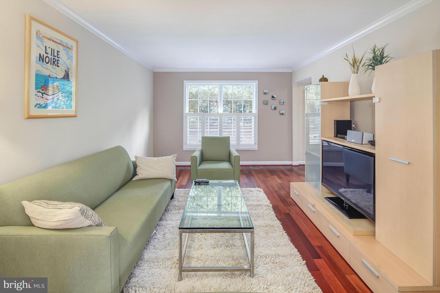 1828 Golf View Court Reston, VA 20190 - Photo 3 of 26 Living Room