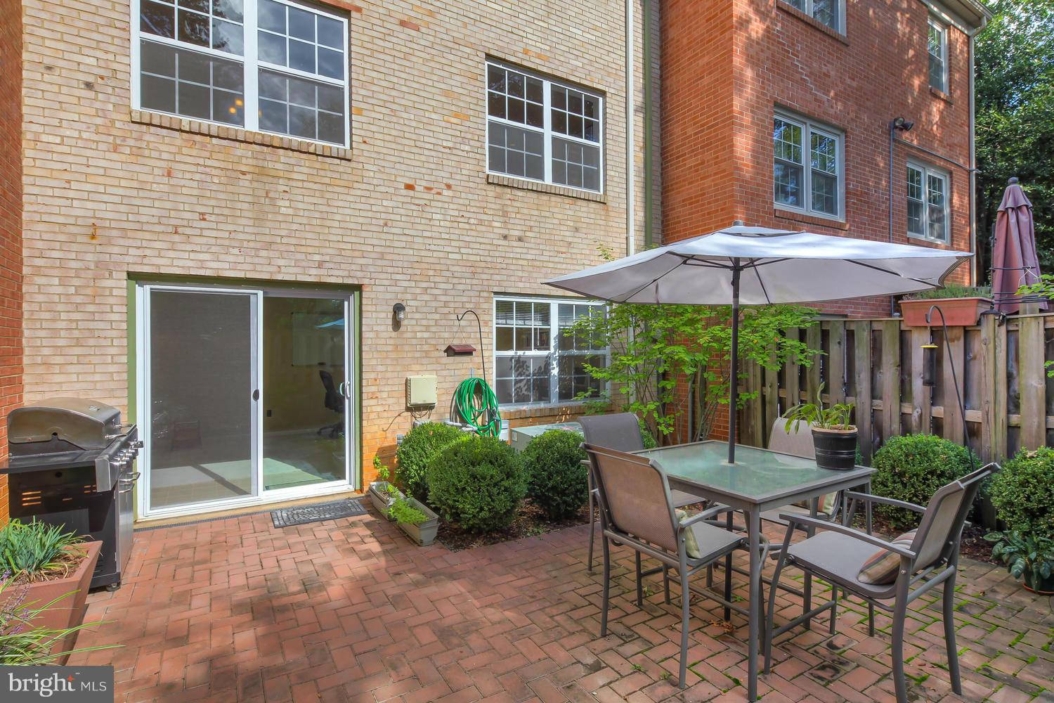 1828 Golf View Court Reston, VA 20190 - Photo 23 of 26 Exterior (Rear)