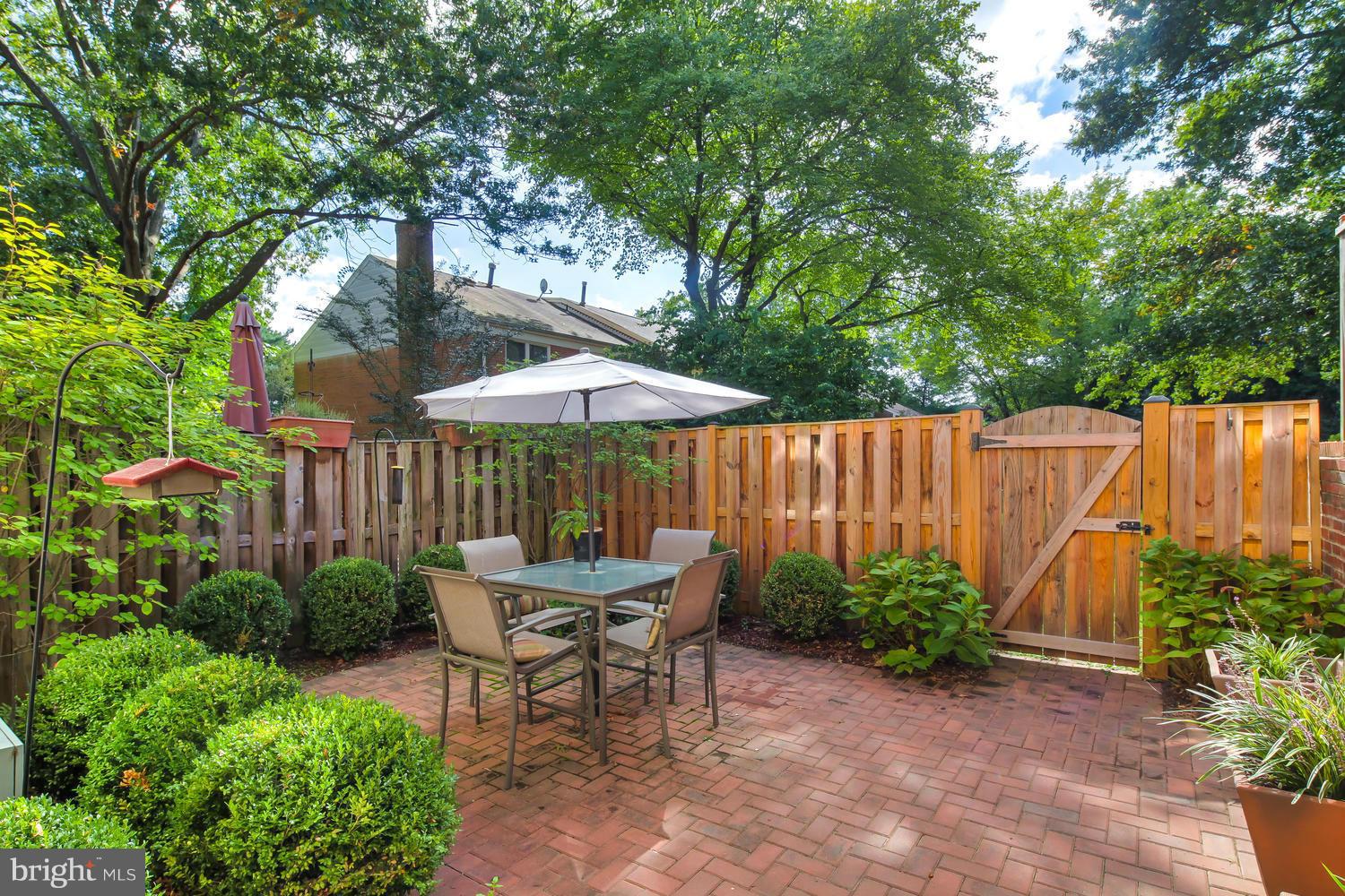 1828 Golf View Court Reston, VA 20190 - Photo 24 of 26 Exterior (Rear)