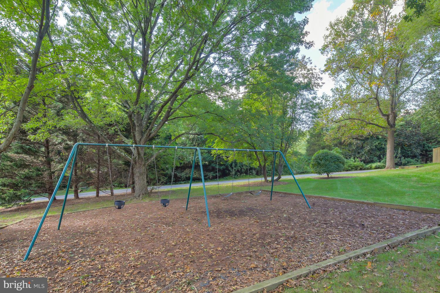 1828 Golf View Court Reston, VA 20190 - Photo 25 of 26 Community