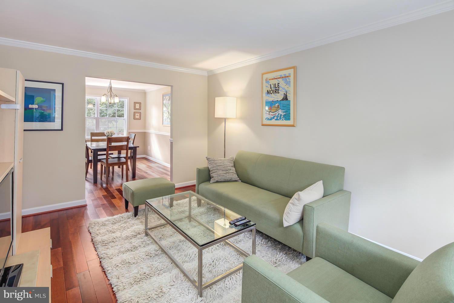 1828 Golf View Court Reston, VA 20190 - Photo 4 of 26 Living Room