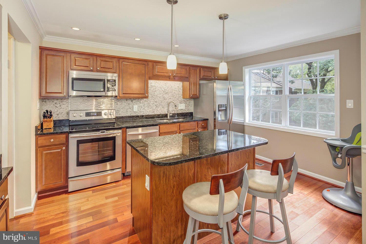1828 Golf View Court Reston, VA 20190 - Photo 8 of 26 Kitchen