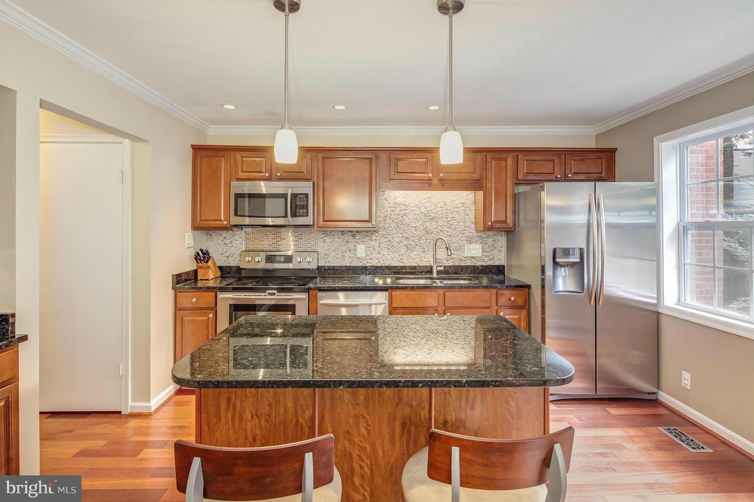 1828 Golf View Court Reston, VA 20190 - Photo 9 of 26 Kitchen