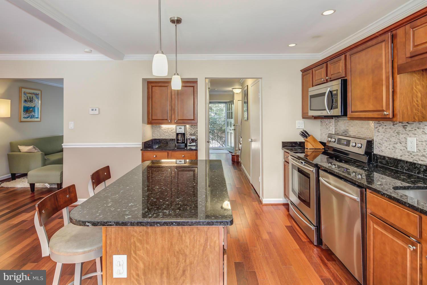 1828 Golf View Court Reston, VA 20190 - Photo 10 of 26 Kitchen