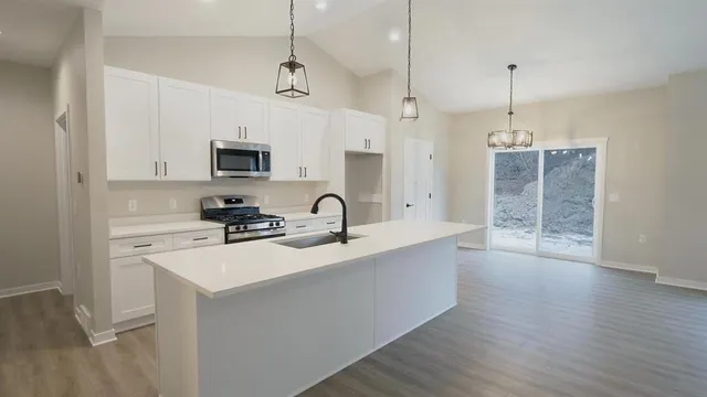 $499,900 | 2855 Deer Path Way, Beloit, WI 53511