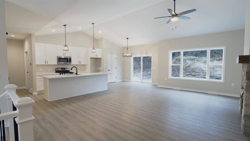 2855 Deer Path Way Beloit, WI 53511 - Photo 4 of 11