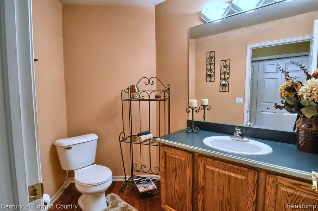 3807 Kaeleaf Road Lake Orion, MI 48360 - Photo 29 of 44 Half_Bath.jpg