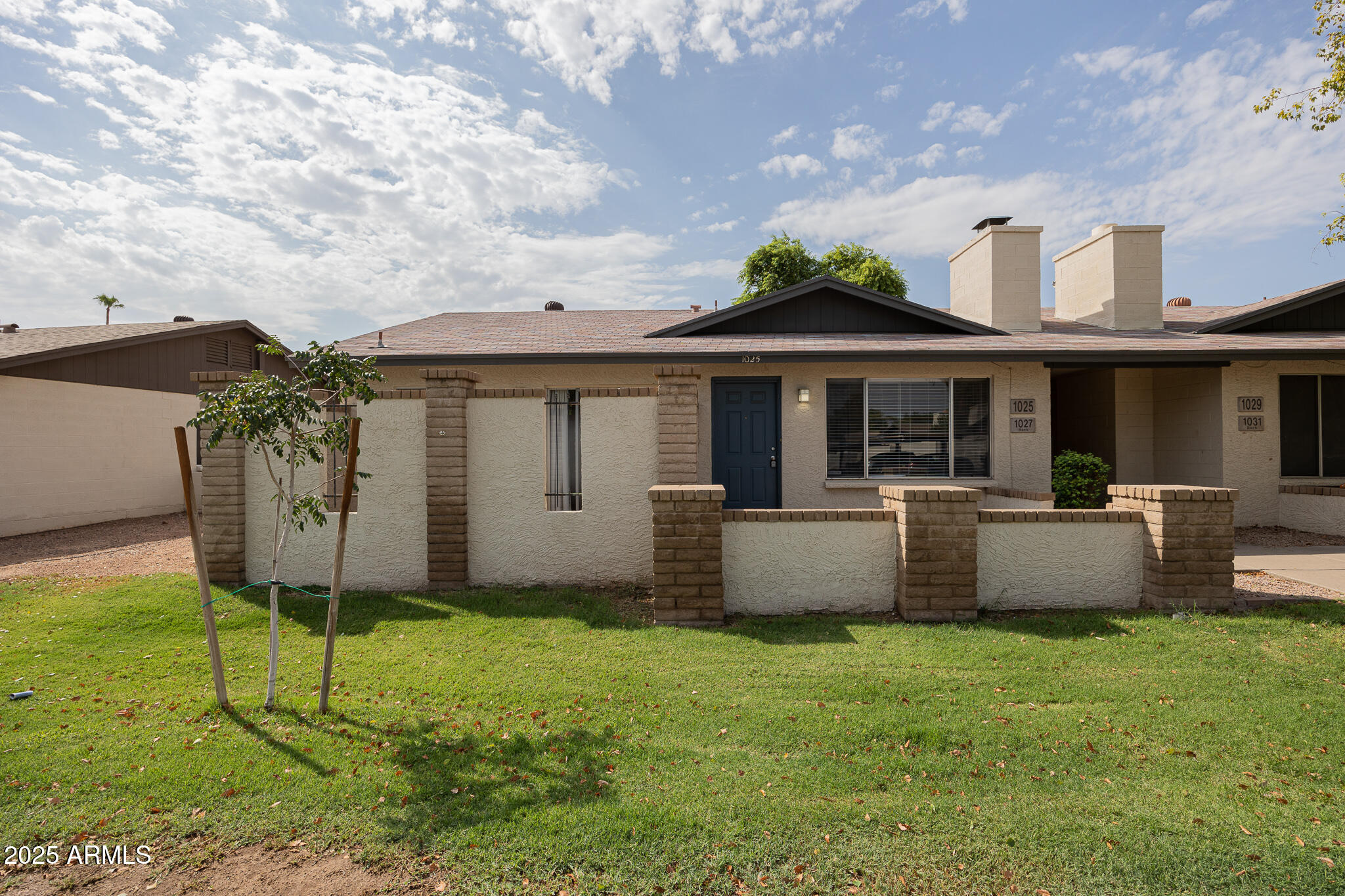 1025 West Laguna Drive Tempe, AZ 85282 - Photo 2 of 20 a front view of a house with a yard
