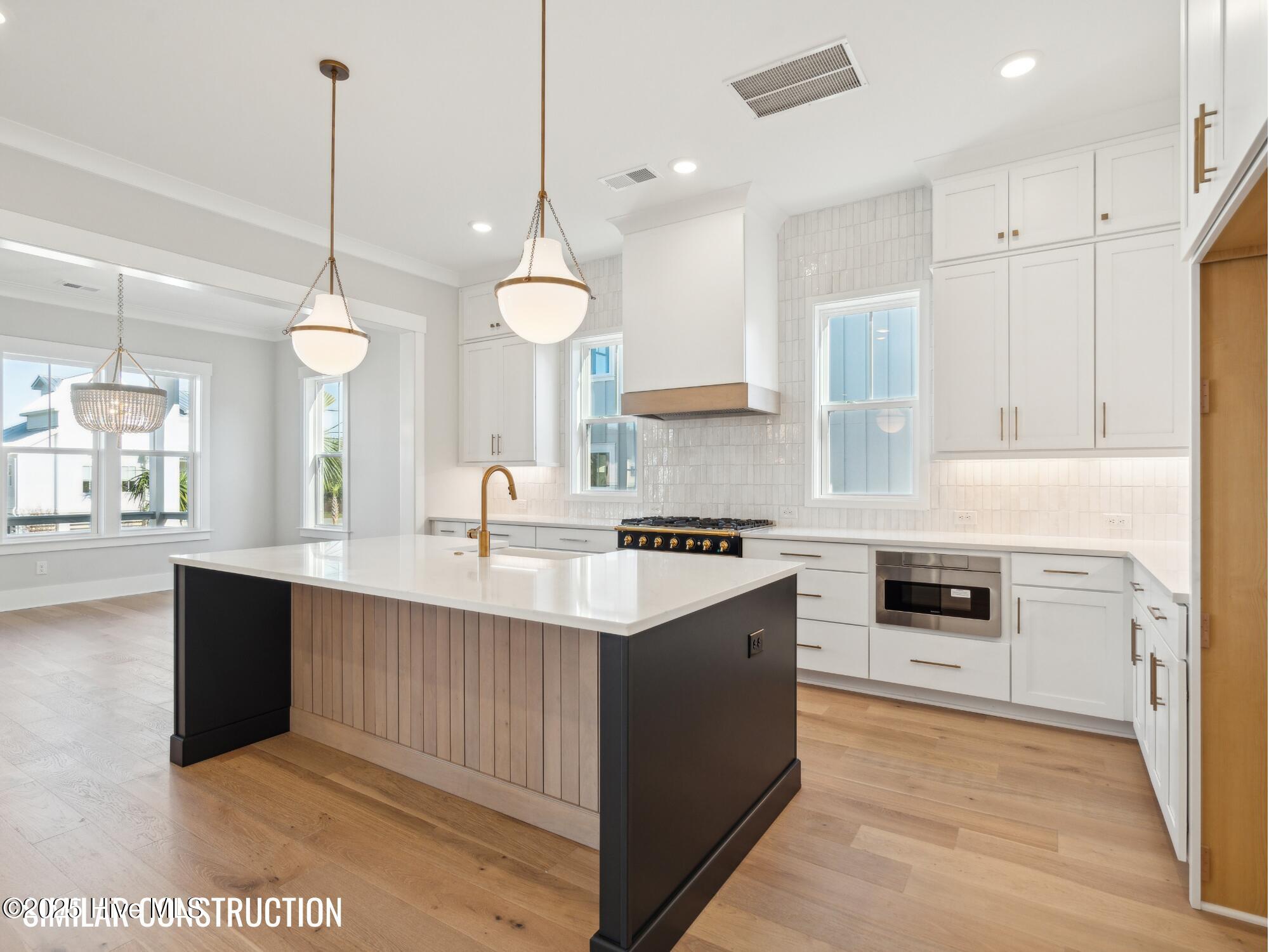 534 Sheldrake Court Beaufort, NC 28516 - Photo 4 of 36 Similar Kitchen & Dining Area