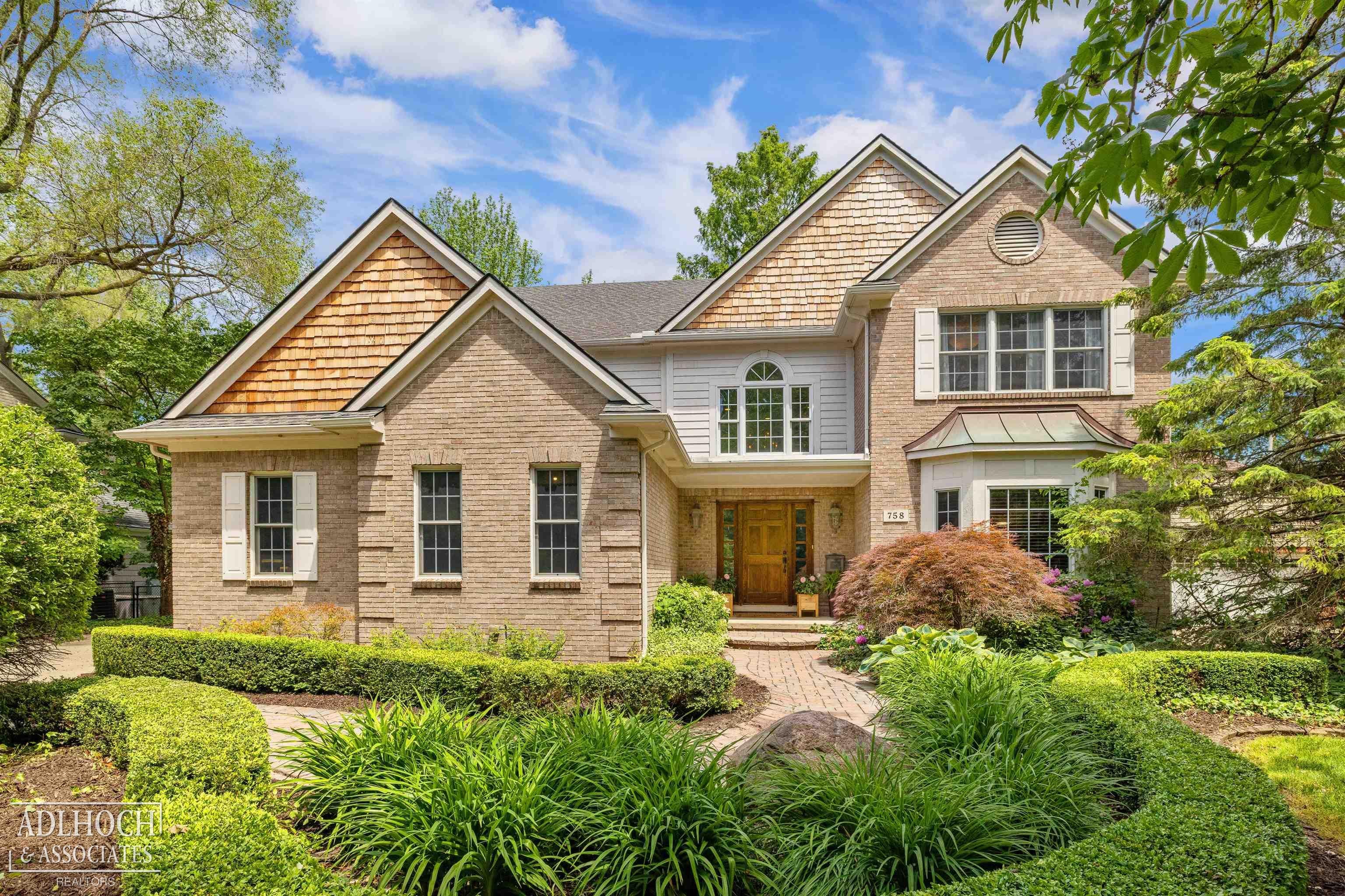 758 Middlesex Road Grosse Pointe, MI 48230 - Photo 1 of 41 Gallery Image 1