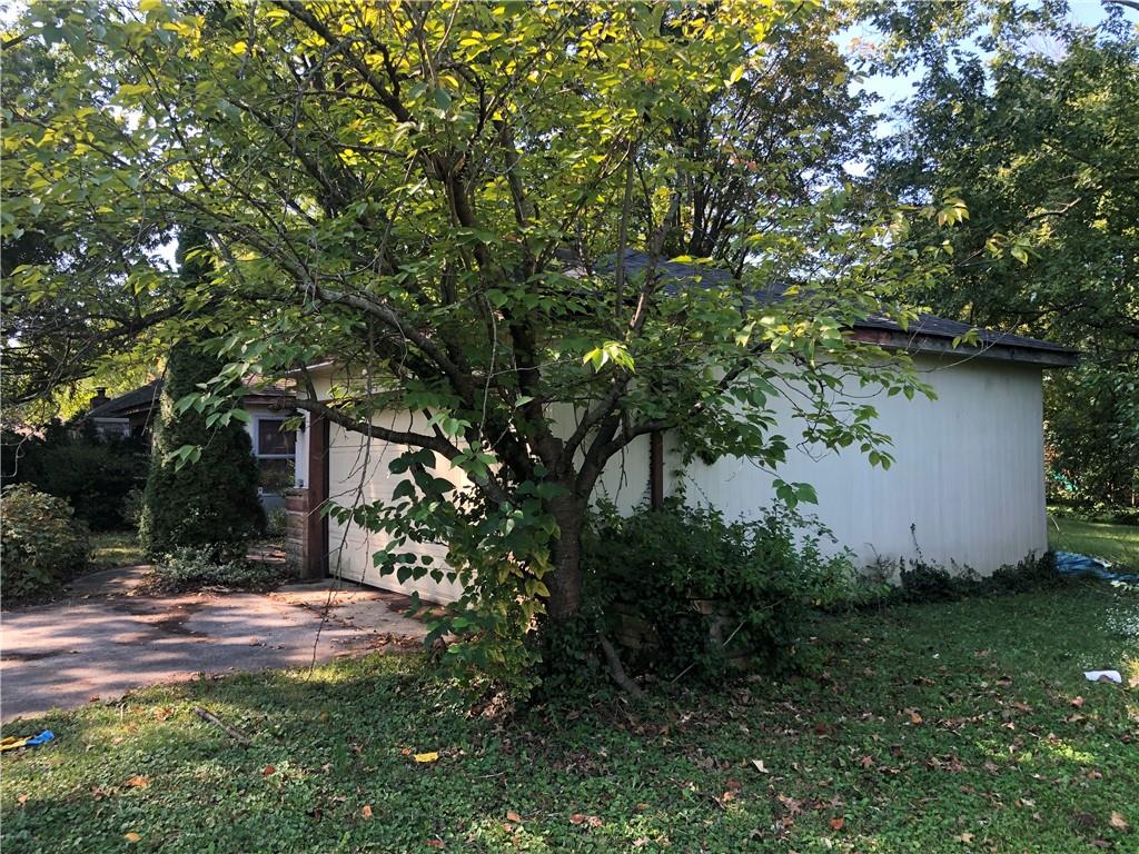 7126 Spring Mill Road Indianapolis, IN 46260 - Photo 16 of 24 Gallery Image 16