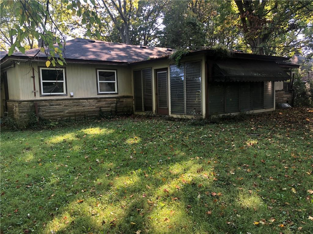 7126 Spring Mill Road Indianapolis, IN 46260 - Photo 18 of 24 Gallery Image 18