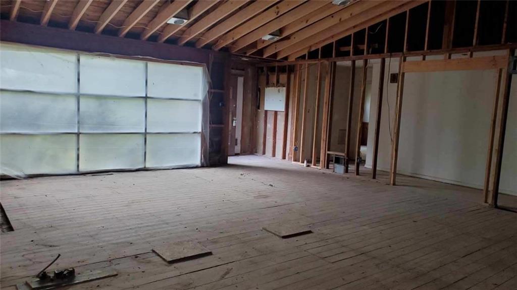 7126 Spring Mill Road Indianapolis, IN 46260 - Photo 8 of 24 Gallery Image 8