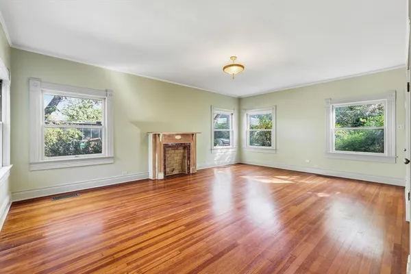 $699,900 | 2044 West Oak Street, Denton, TX 76201