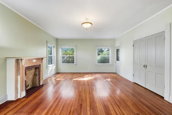 $699,900 | 2044 West Oak Street, Denton, TX 76201