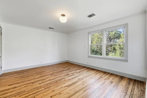 $699,900 | 2044 West Oak Street, Denton, TX 76201