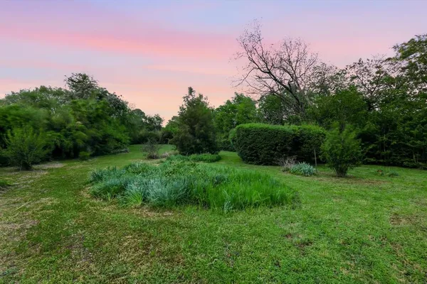 $699,900 | 2044 West Oak Street, Denton, TX 76201