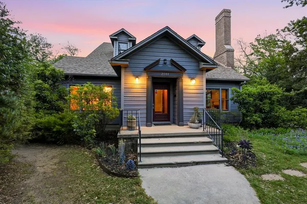 $699,900 | 2044 West Oak Street, Denton, TX 76201