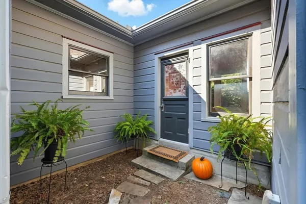 $699,900 | 2044 West Oak Street, Denton, TX 76201