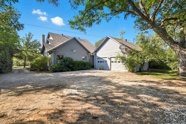 $699,900 | 2044 West Oak Street, Denton, TX 76201