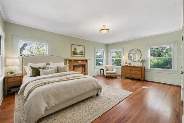 $699,900 | 2044 West Oak Street, Denton, TX 76201