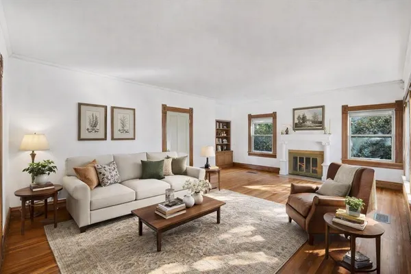 $699,900 | 2044 West Oak Street, Denton, TX 76201