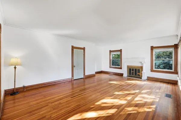 $699,900 | 2044 West Oak Street, Denton, TX 76201