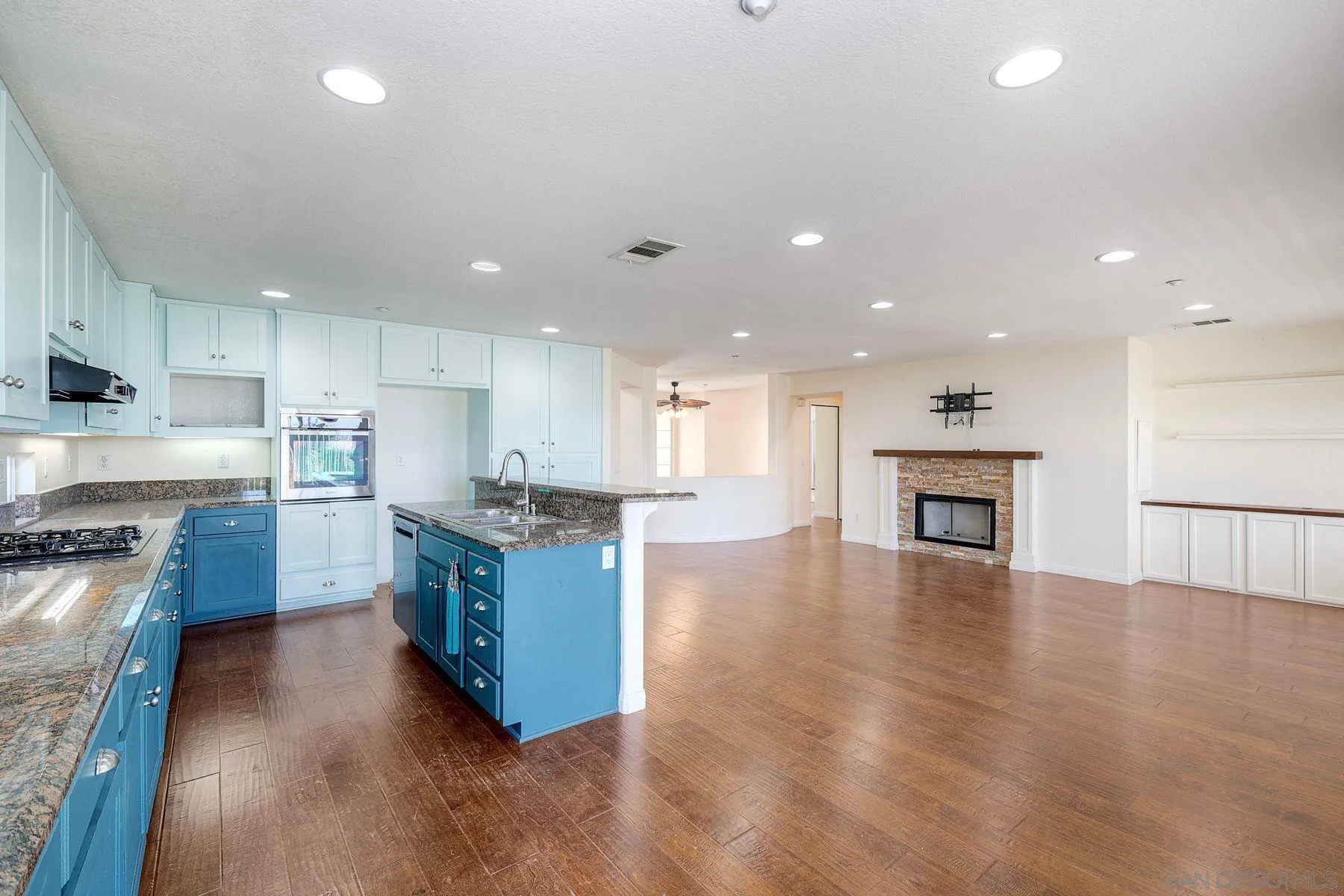 10160 Challenger Circle Spring Valley, CA 91978 - Photo 16 of 41 Gallery Image 16