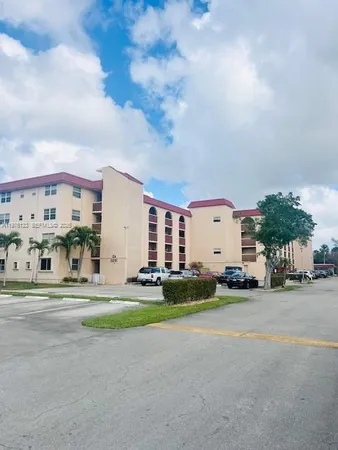 $64,999 | 3251 Holiday Springs Boulevard, Unit 403, Margate, FL 33063