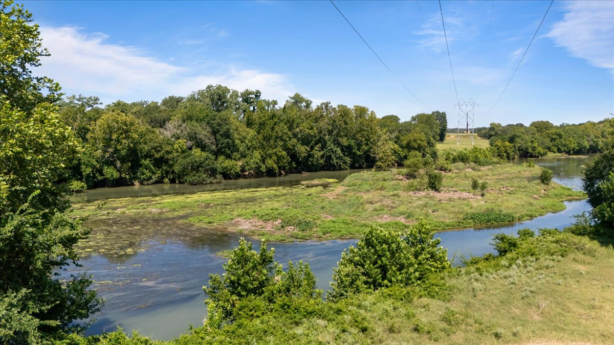 0 Hidden Shores Road Smithville, TX 78957 - Photo 11 of 28 a backyard of a house with lots of green space