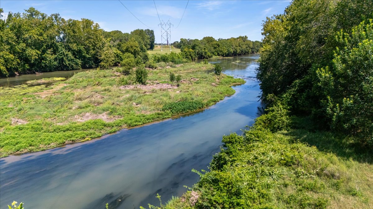 0 Hidden Shores Road Smithville, TX 78957 - Photo 10 of 28 a view of a garden with an outdoor space