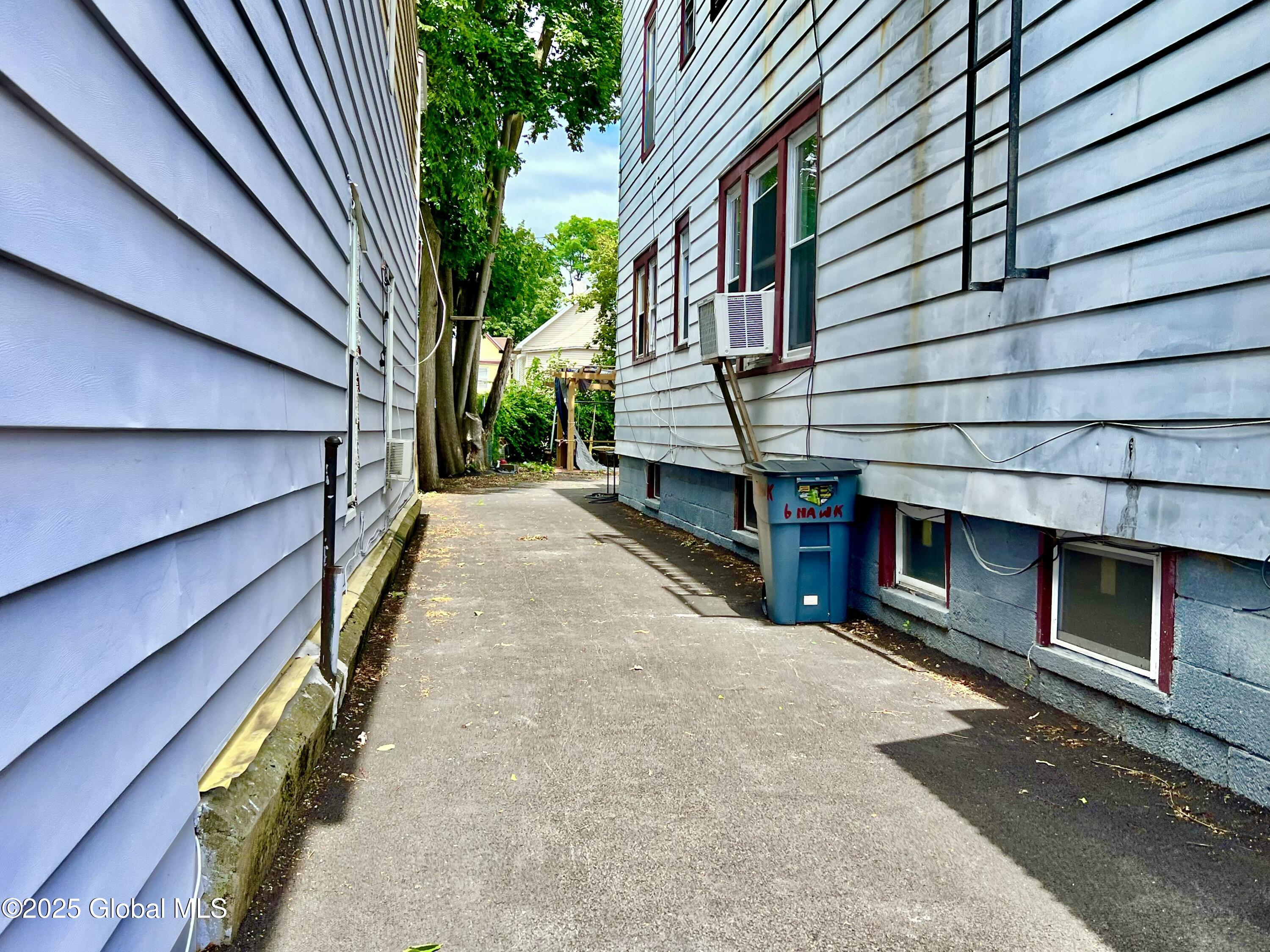 6 Hawk Street Schenectady, NY 12307 - Photo 2 of 25 IMG_6803