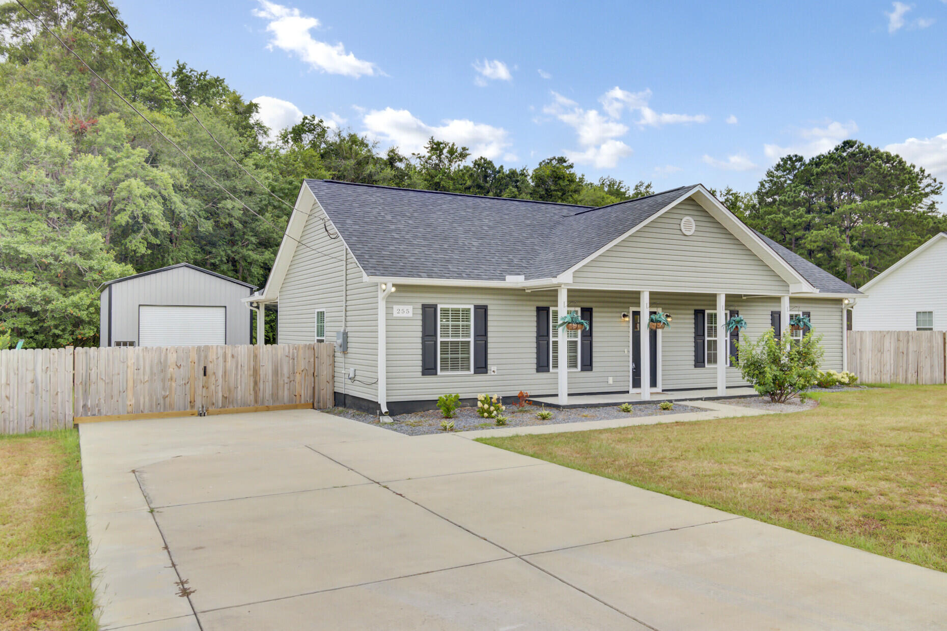 255 South Railroad Avenue Ridgeville, SC 29472 - Photo 3 of 44 03_3_mls