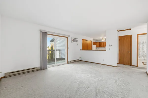 $179,900 | 160 Maple Avenue South, Unit 6, Slinger, WI 53086