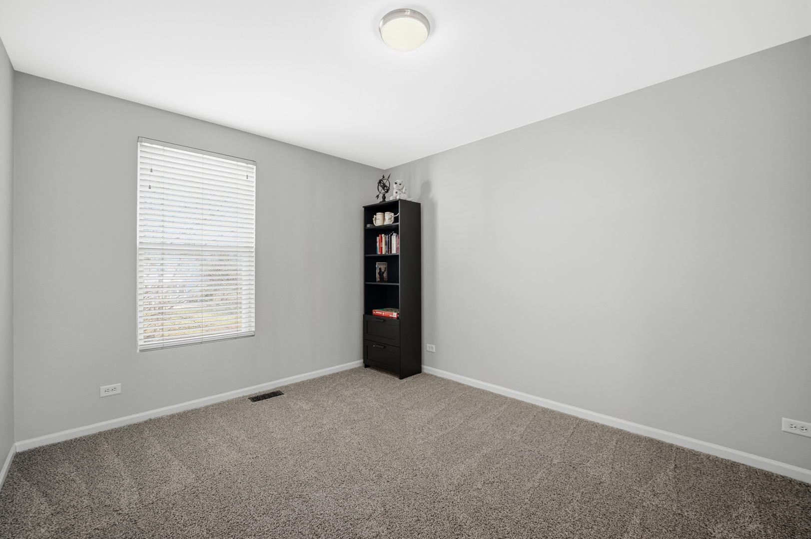 136 Lilac Street Bolingbrook, IL 60490 - Photo 17 of 30 an empty room with a window