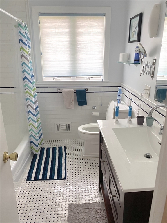 80 Woodcliff Road Brookline, MA 02467 - Photo 13 of 21