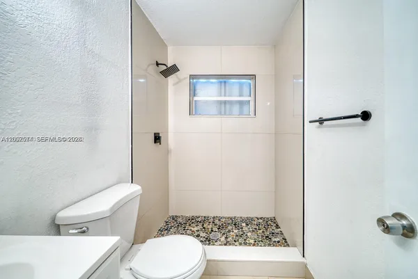 $2,300 | 1200 Northwest 102nd Street, Unit 1202, Miami, FL 33147