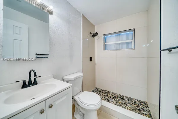 $2,300 | 1200 Northwest 102nd Street, Unit 1202, Miami, FL 33147