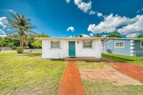 $2,300 | 1200 Northwest 102nd Street, Unit 1202, Miami, FL 33147