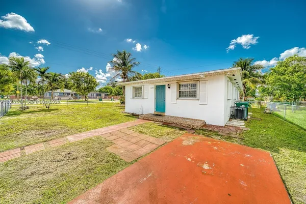 $2,300 | 1200 Northwest 102nd Street, Unit 1202, Miami, FL 33147