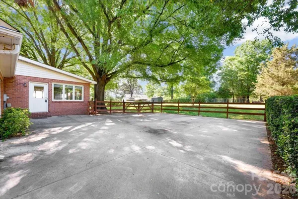 a view of yard with tree s
