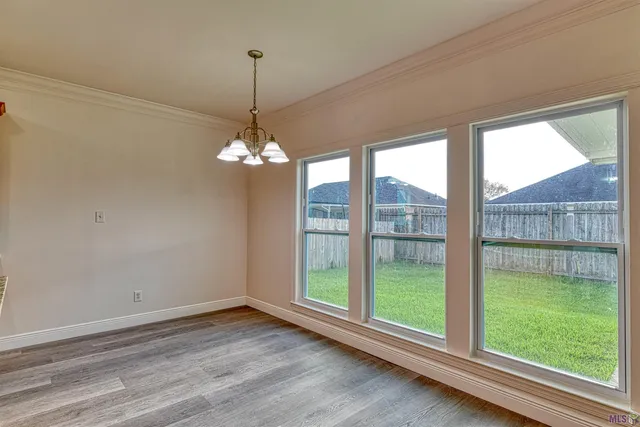 $1,800 | 289 Melissa Drive, Port Allen, LA 70767