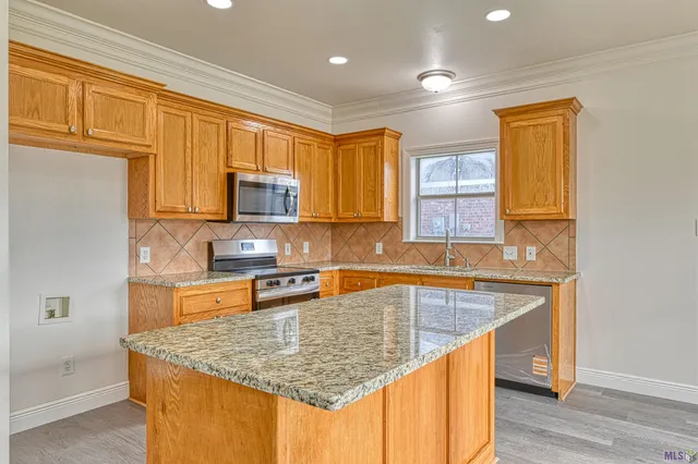 $1,800 | 289 Melissa Drive, Port Allen, LA 70767