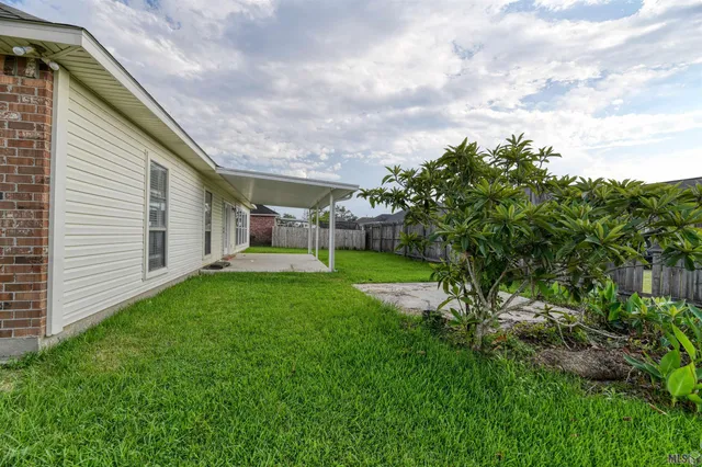 $1,800 | 289 Melissa Drive, Port Allen, LA 70767