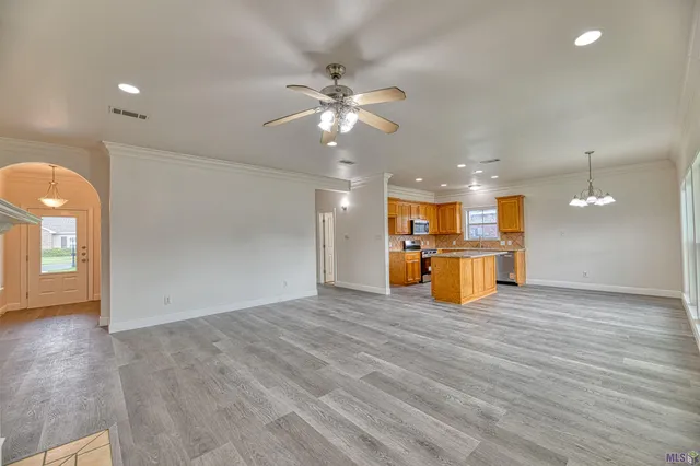 $1,800 | 289 Melissa Drive, Port Allen, LA 70767