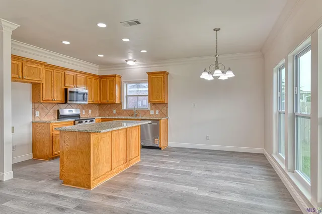 $1,800 | 289 Melissa Drive, Port Allen, LA 70767