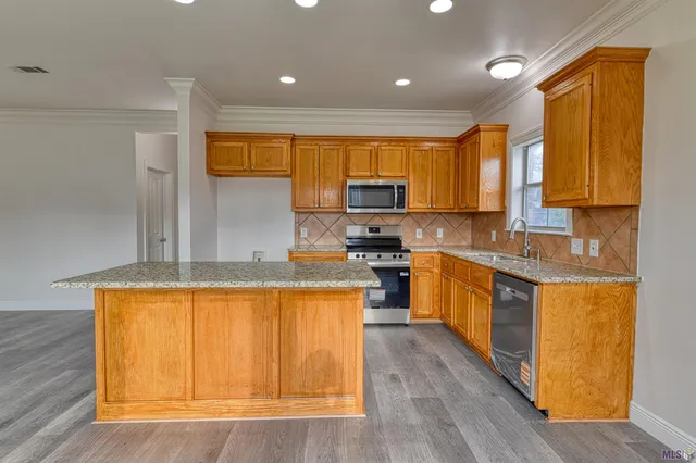 $1,800 | 289 Melissa Drive, Port Allen, LA 70767