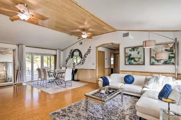 $3,250 | 423 Southwest 1st Avenue, Boynton Beach, FL 33435